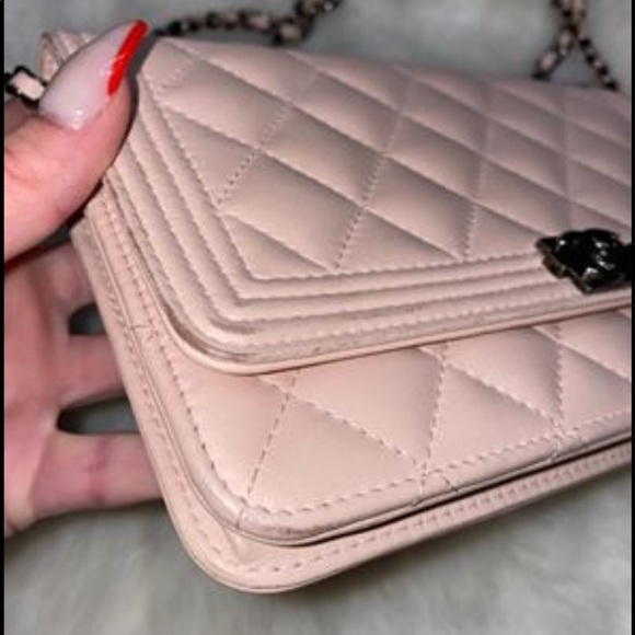 CHANEL BOY WALLET ON CHAIN - Picture 6 of 6